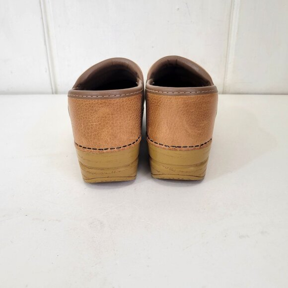 Dansko Professional Women's Honey Distressed Leather Clogs Size 39 EU US 7.5-8 - Picture 5 of 10